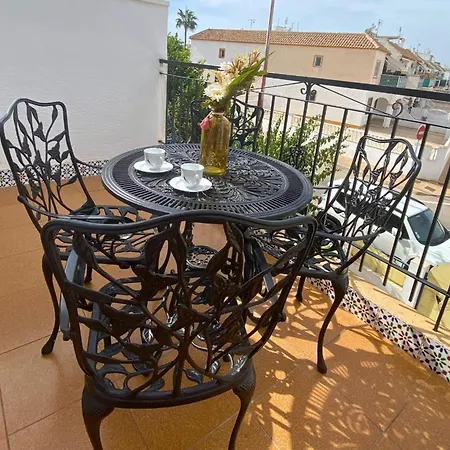 Apartment With Equipped Solarium Barbecue And Swimming Pool