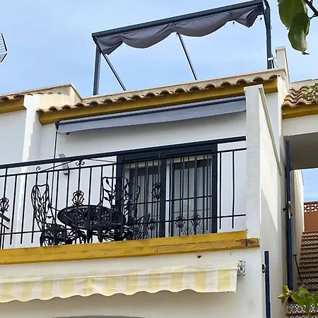 דירה With Equipped Solarium Barbecue And Swimming Pool טורבייחה