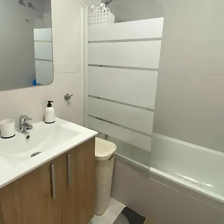 With Equipped Solarium Barbecue And Swimming Pool 公寓